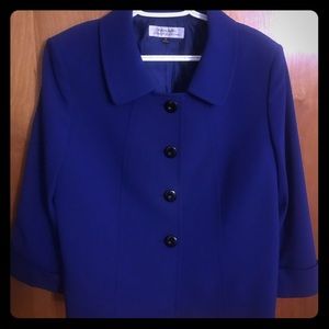Suit jacket in bold blue, the perfect power color!